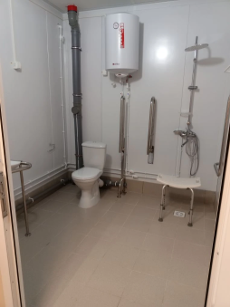 Санузел в комнате для детей с ОВЗ