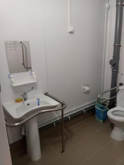 Санузел в комнате для детей с ОВЗ